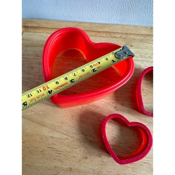 3 Cookie Cutter Red Hearts - Picture 4 of 7